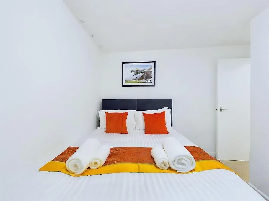 New Portland House By Signature Stays - 3 Bedroom House In Cheltenham
