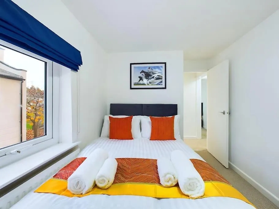 New Portland House By Signature Stays - 3 Bedroom House In Cheltenham 0*,